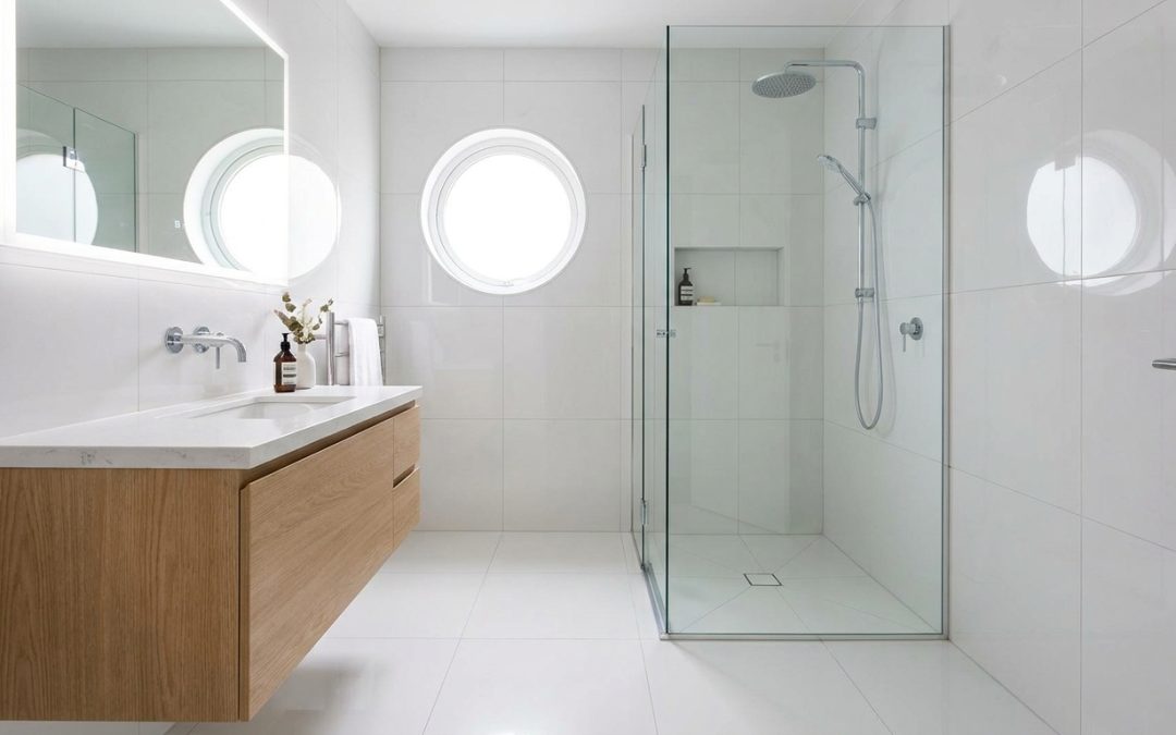 Quel carrelage pour agrandir une petite salle de bain | Guide